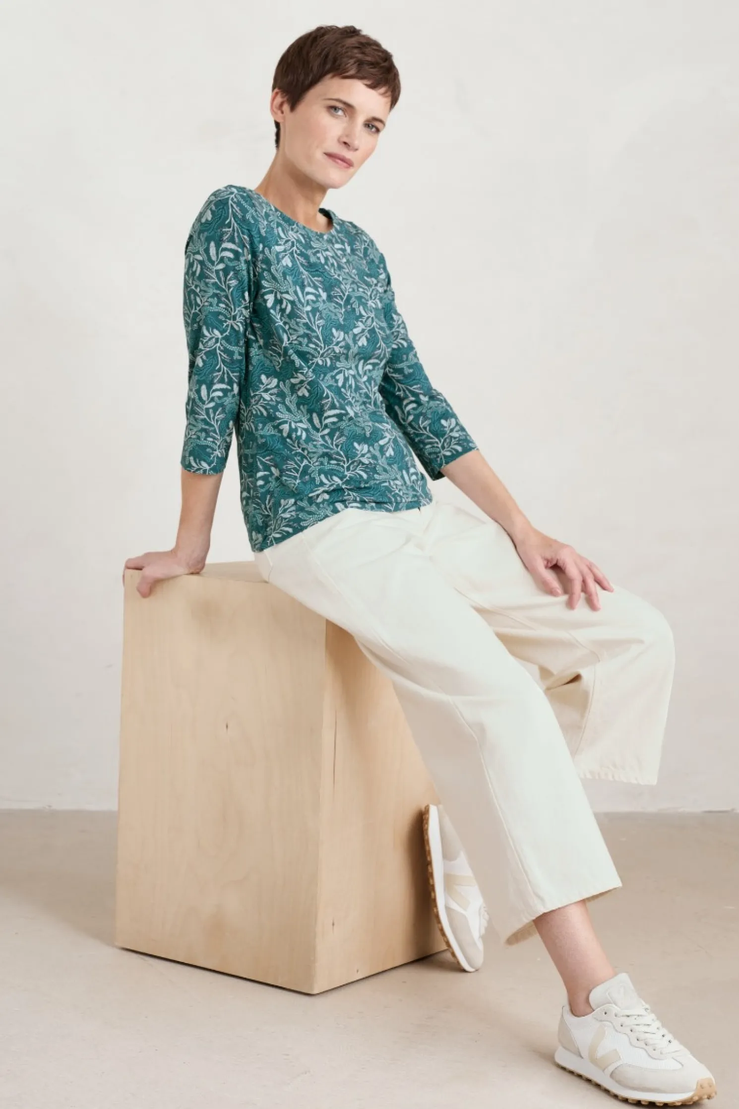 Easel 3/4 Sleeve Top